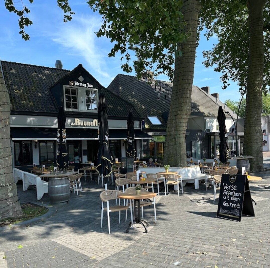 Terras aan het water